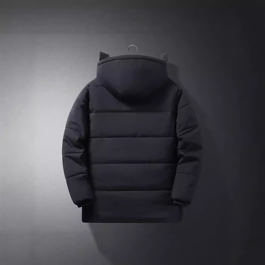 Herren Kurzparka mit gesteppter Thermofütterung, Kapuzenansatz und Multifunktionsklappentaschen Echoarchiv