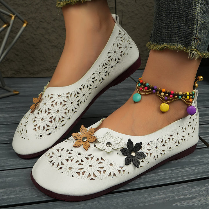 Damen nan flache Ballerina-Pantoffel mit Laserperforation und dreidimensionaler Blumenapplikation Echo Archiv