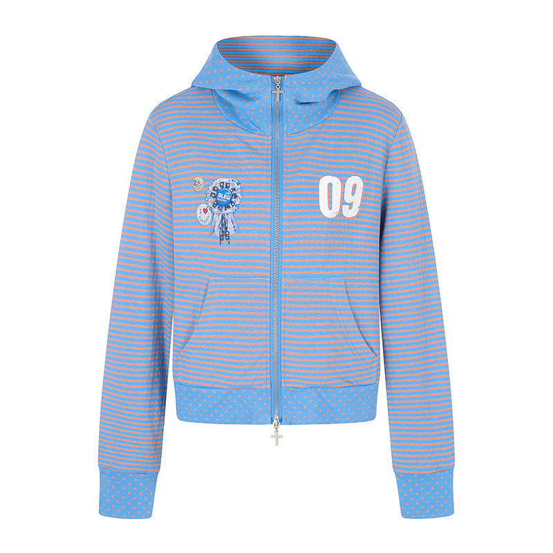 Damen Kurze Kapuzen‑Sweatjacke im Streifenmix mit durchgehendem Reißverschluss und Plaketten‑Applikation Echoarchiv