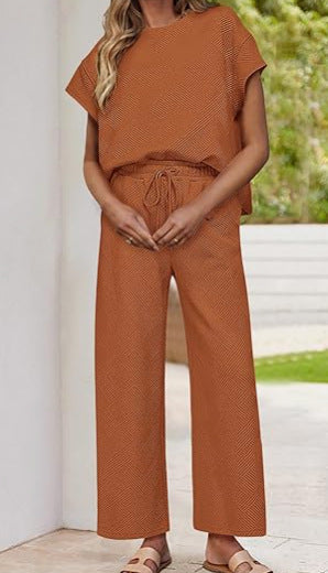 Damen lässiges Zweiteiler-Set mit hochgeschnittener Hose und lässigem Oberteil Echo Archiv