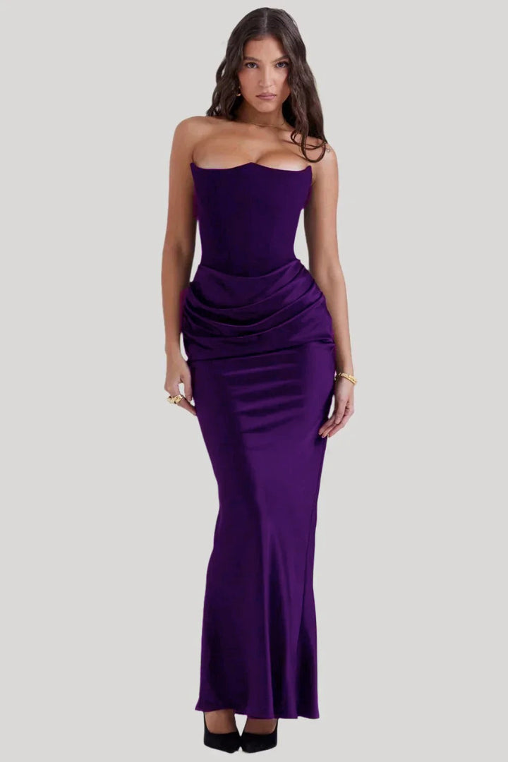 Damen Elegantes Abendkleid mit tiefem Dekolleté und drapierten Details Echo Archiv