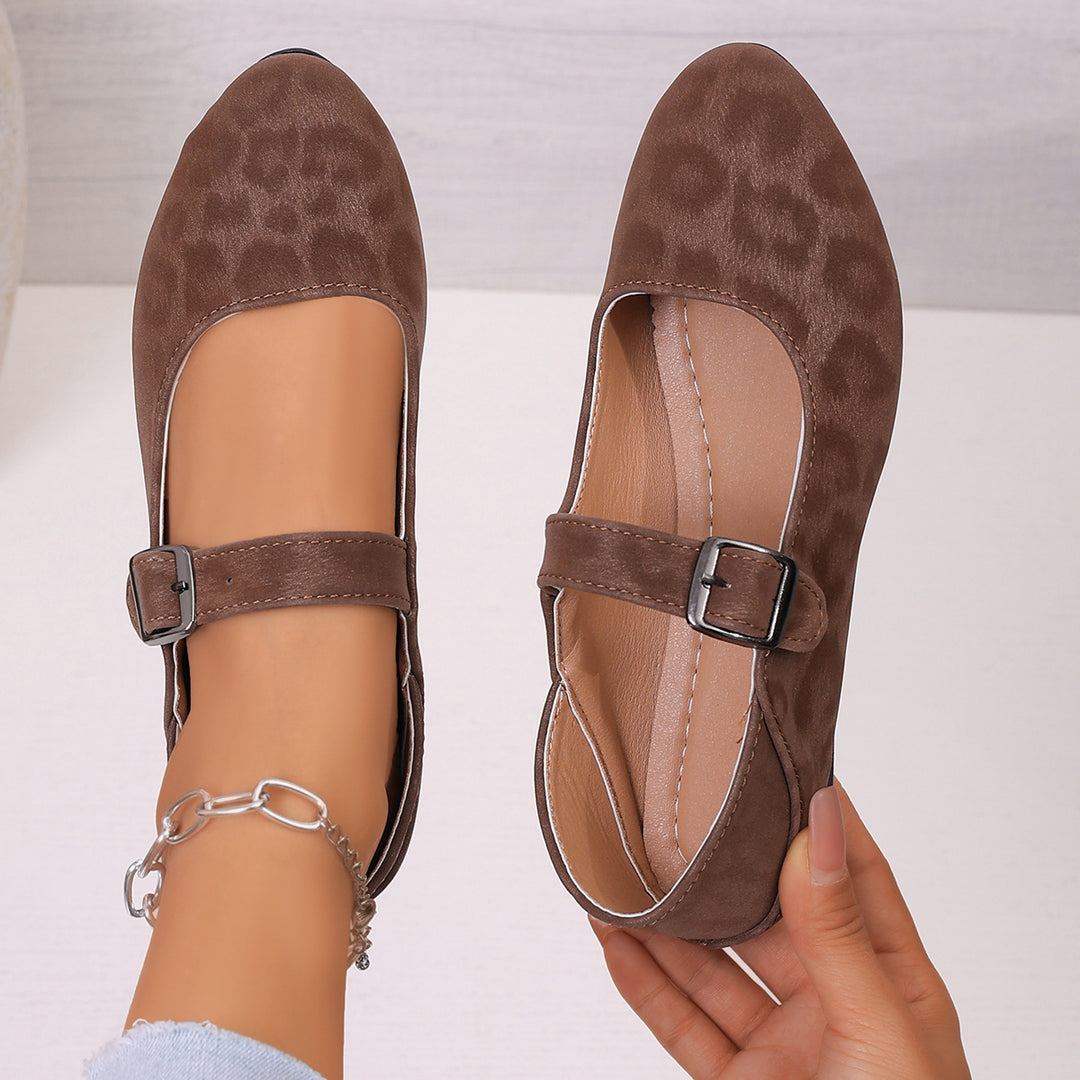 Damen nan elegante Mary-Jane-Ballerina mit verstellbarem Komfortriemen, gepolstertem Fußbett und dezenter Animal‑Prägung Echo Archiv
