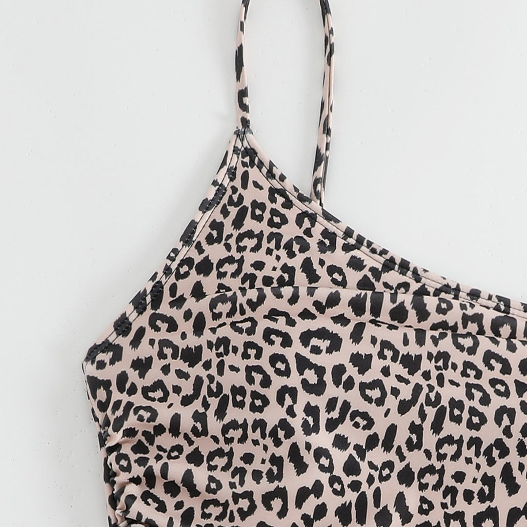 Damen One-Shoulder Badeanzug mit stylischem Animal-Print und femininen Raffungen Echo Archiv