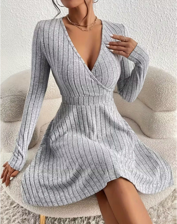 Damen Strickkleid mit Wickel-V-Ausschnitt, taillierter Bund und ausgestelltem A-Linien-Rock Echo Archiv
