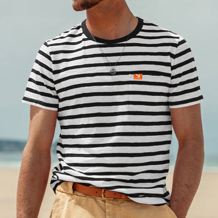 Herren nan gestreiftes Kurzarm-T-Shirt aus Baumwolljersey mit Brusttasche und kontrastiertem Rundhalsausschnitt Echo Archiv