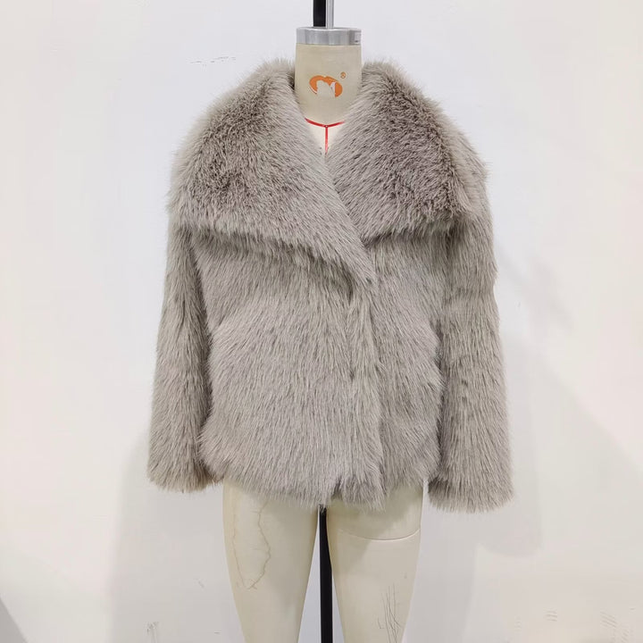 Damen Kurzblouson aus langflorigem Kunstfell mit voluminösem Schalkragen und eleganter Boxy‑Silhouette – Célinea