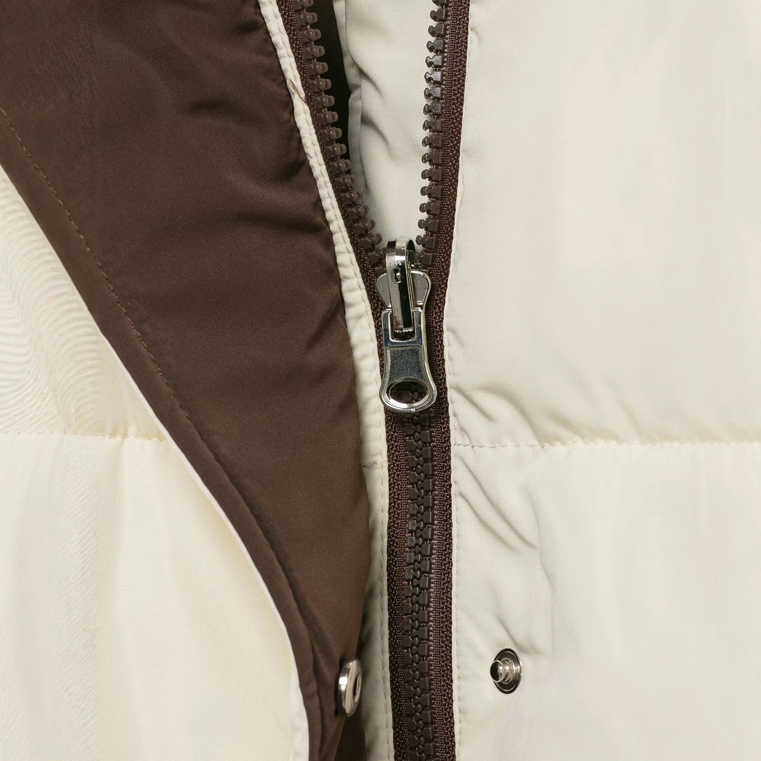 Damen Oversize-Steppjacke mit Kapuze und hohem Stehkragen Echoarchiv