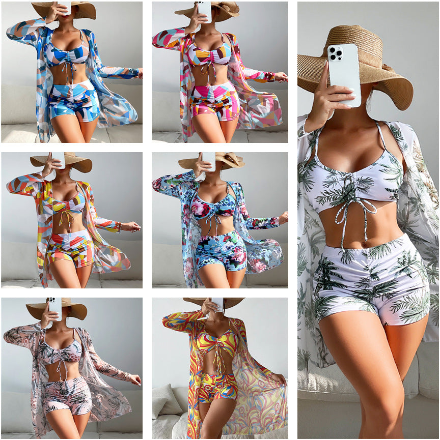 Damen Bikiniset mit floralem Oberteil und luftiger Wickeljacke Echo Archiv