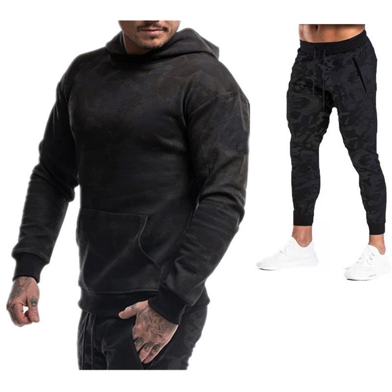 Herren modischer Kapuzenpullover mit Kängurutasche und sportlichen Jogginghosen Echoarchiv