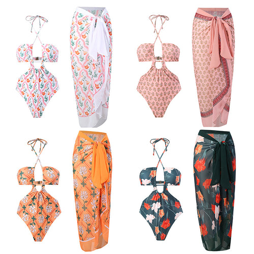 Damen Bandeau-Bikini mit floralen Akzenten und leichtem Wickelrock Echo Archiv