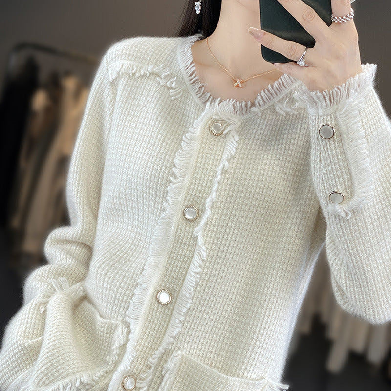 Damen Strickcardigan mit Fransenblende, Perlmuttknopfleiste und aufgesetzten Taschen Echoarchiv