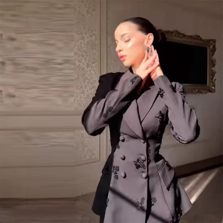 Damen Tailliertes Blazer-Set mit Schößchen und weitem Marlene-Hosenanzug Echo Archiv