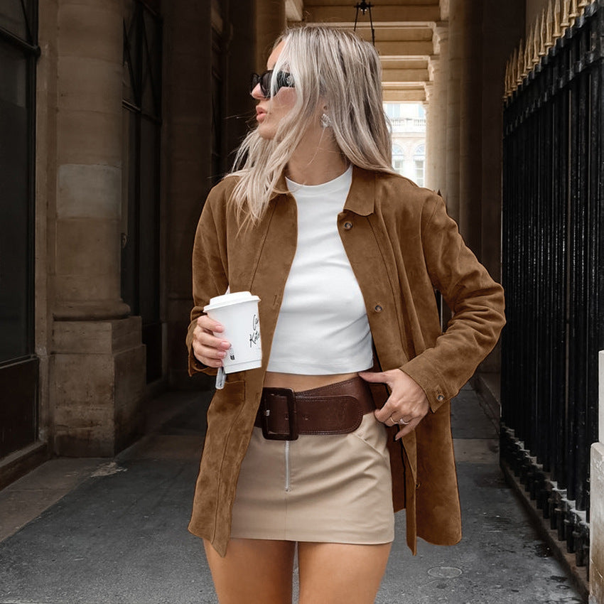 Damen Modische Wildlederjacke mit Druckknopfverschluss und praktischen Taschen – Velloura