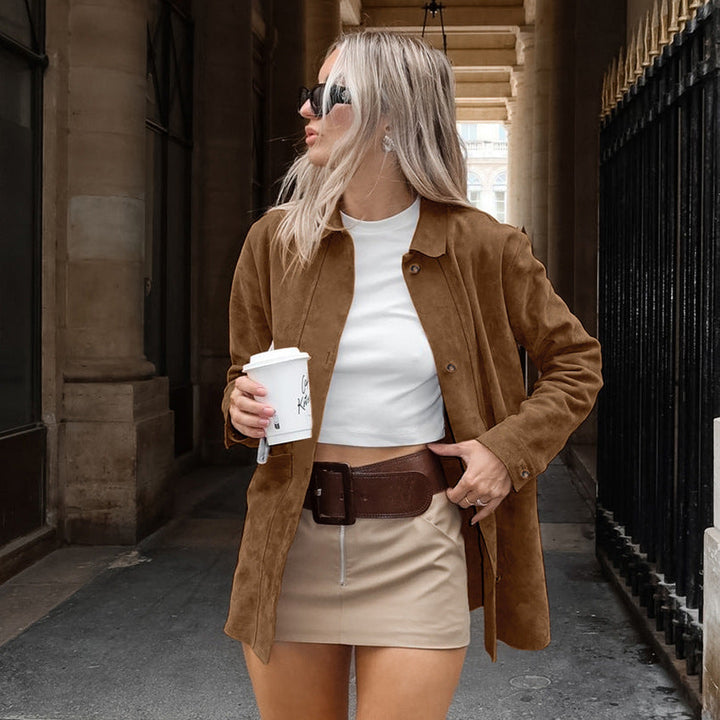 Damen Modische Wildlederjacke mit Druckknopfverschluss und praktischen Taschen – Velloura