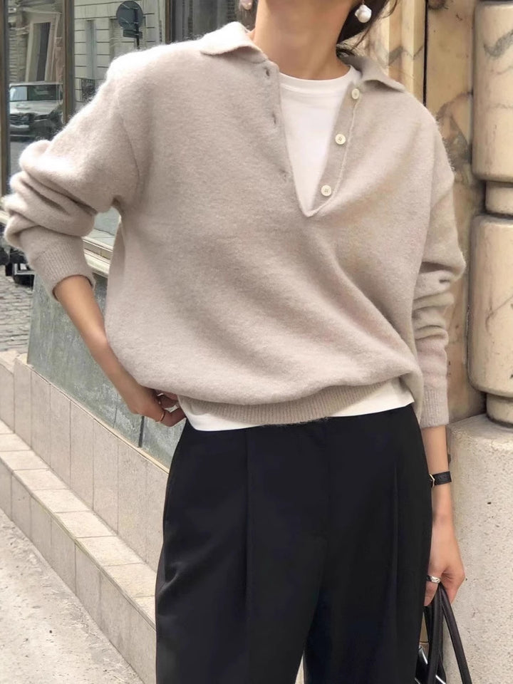 Damen Weicher Kapuzenpullover im Mohair‑Look mit tiefem V‑Ausschnitt und halber Knopfleiste Echoarchiv