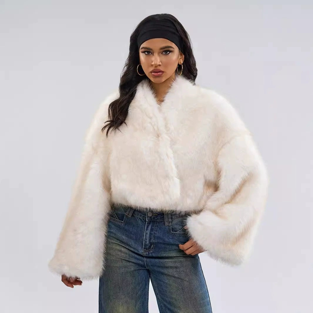 Damen Kurze voluminöse Crop-Faux-Fur-Jacke mit verlängerten Ärmeln Echo Archiv