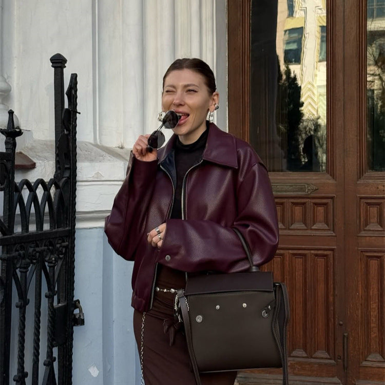 Damen Boxy-Kunstlederjacke mit durchgehendem Reißverschluss, Hemdkragen und leichtem Cropped-Cut Echoarchiv