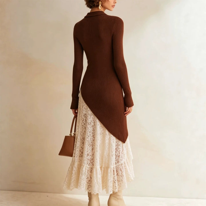 Damen Midikleid aus tailliertem Feinstrick mit asymmetrischem Spitzen-Volant Echoarchiv