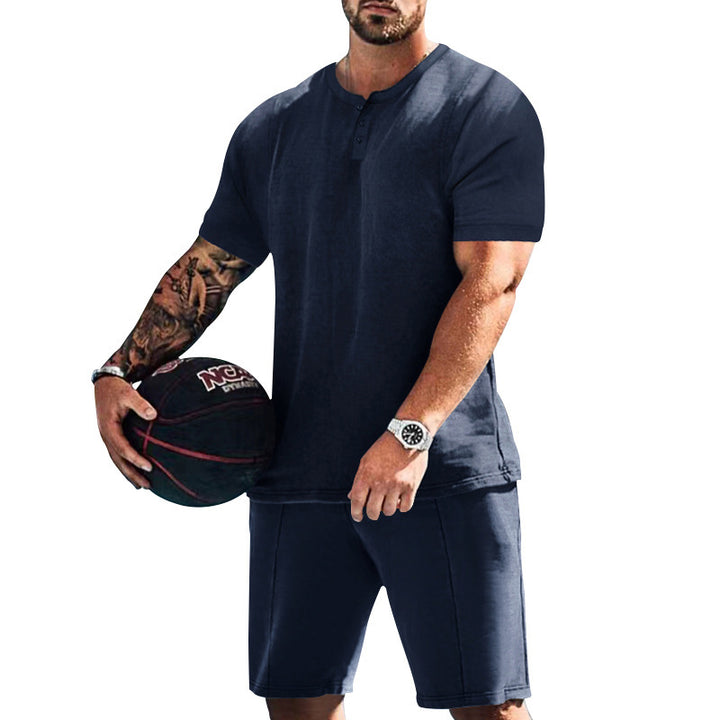 Herren sportliches Freizeitset mit knöpfbarem Oberteil und bequemen Shorts Echoarchiv
