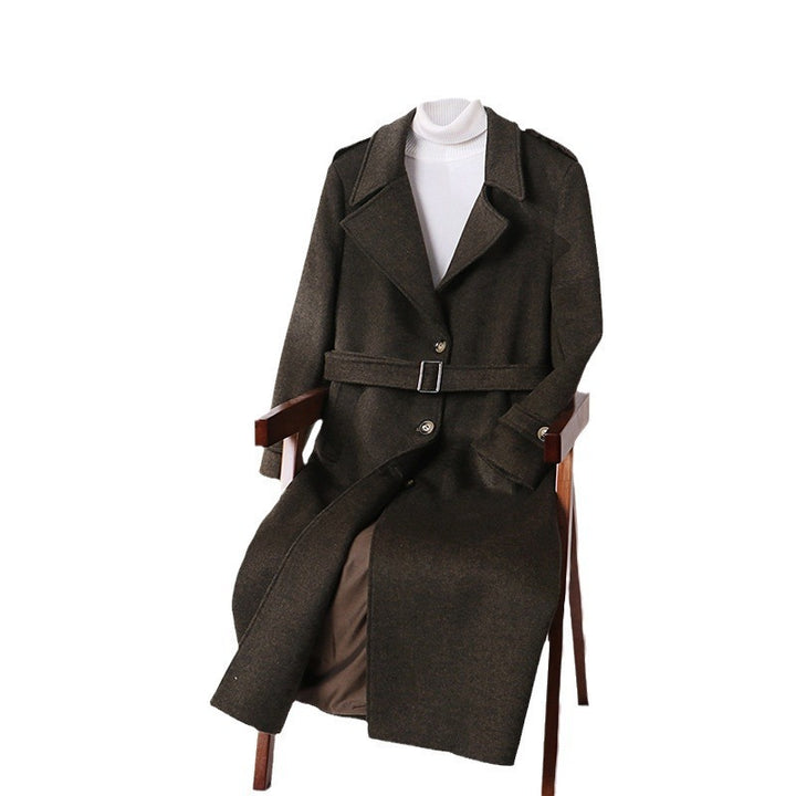 Herren Maxilanger Wollmix-Übermantel mit kastiger Silhouette, Schalkragen und dekorativen Schulterpatten Echoarchiv