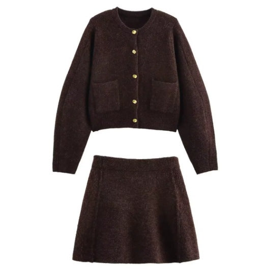 Damen 60+ Cropped Strickcardigan mit Rundhals, aufgesetzten Taschen und Zierknöpfen Echo Archiv