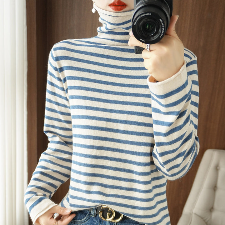 Damen Maritimer Feinstrick-Turtleneck mit feinem Streifenmuster und schlanker Passform Echoarchiv