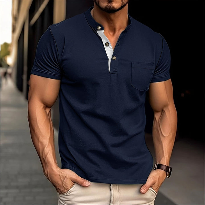 Herren Polo-Shirt mit modernem Stehkragen und dekorativen Druckknöpfen Echoarchiv