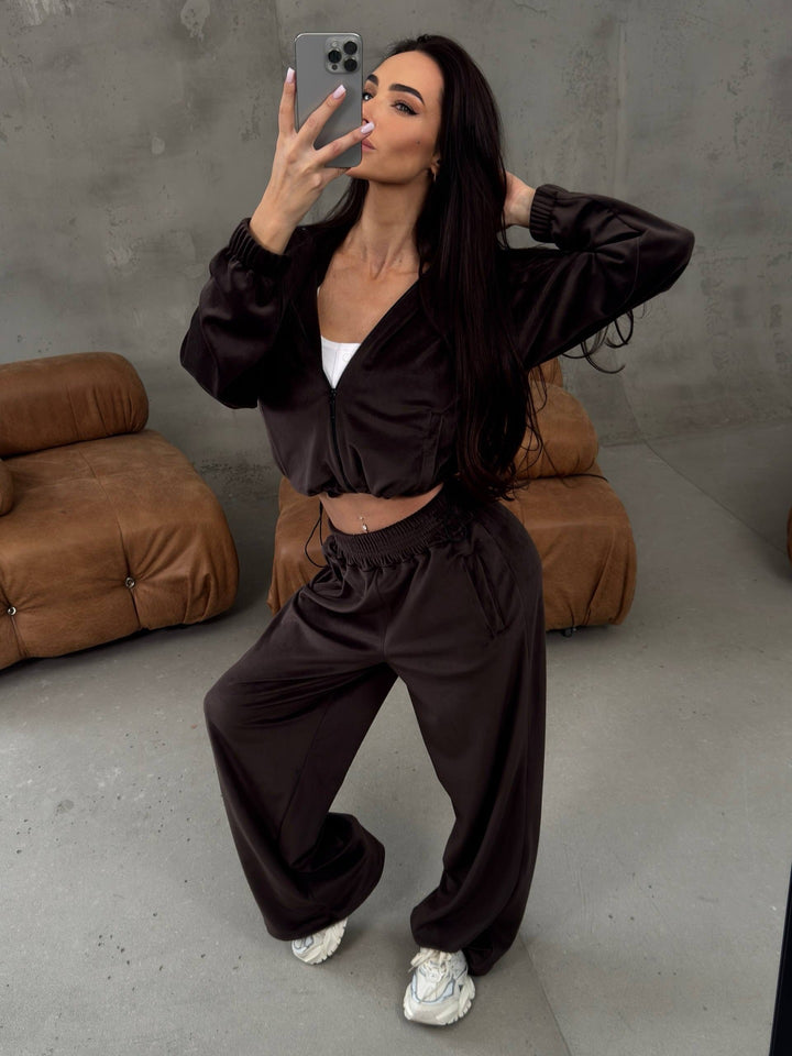Damen weites Lounge-Set mit Cropped Zipjacke und High-Waist Relaxhose – Avérine