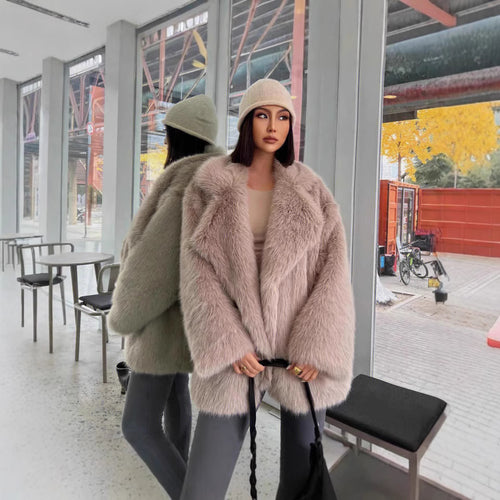 Damen Kurzflausch‑Mantel mit Oversize‑Silhouette, voluminösem Schalkragen und mittlerer Länge Echo Archiv