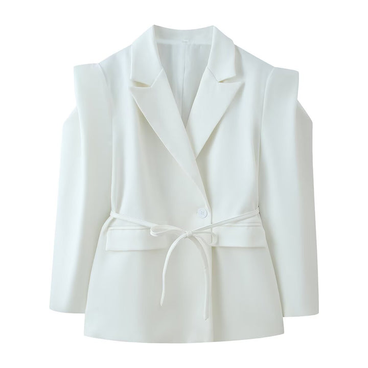 Damen Blazer mit Cut-Out‑Schultern, Taillengürtel und Pattentaschen Echoarchiv