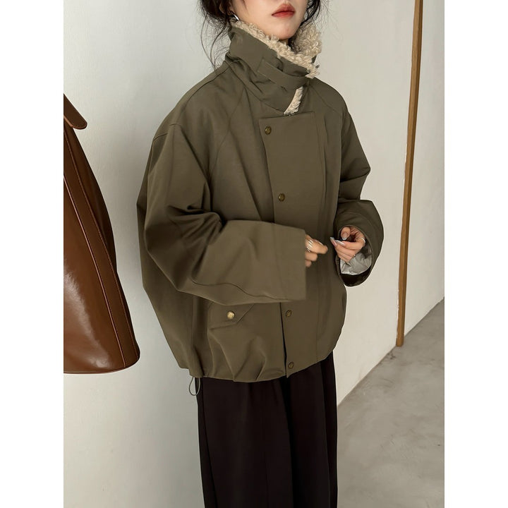Damen Kurze Oversize-Bomberjacke mit Teddykragen und Druckknopfdetails Echoarchiv