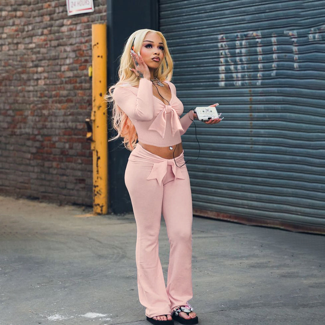 Damen nan Cropped-Longsleeve mit dekorativer Schleifenfront, V-Ausschnitt und figurbetonter Passform Echo Archiv