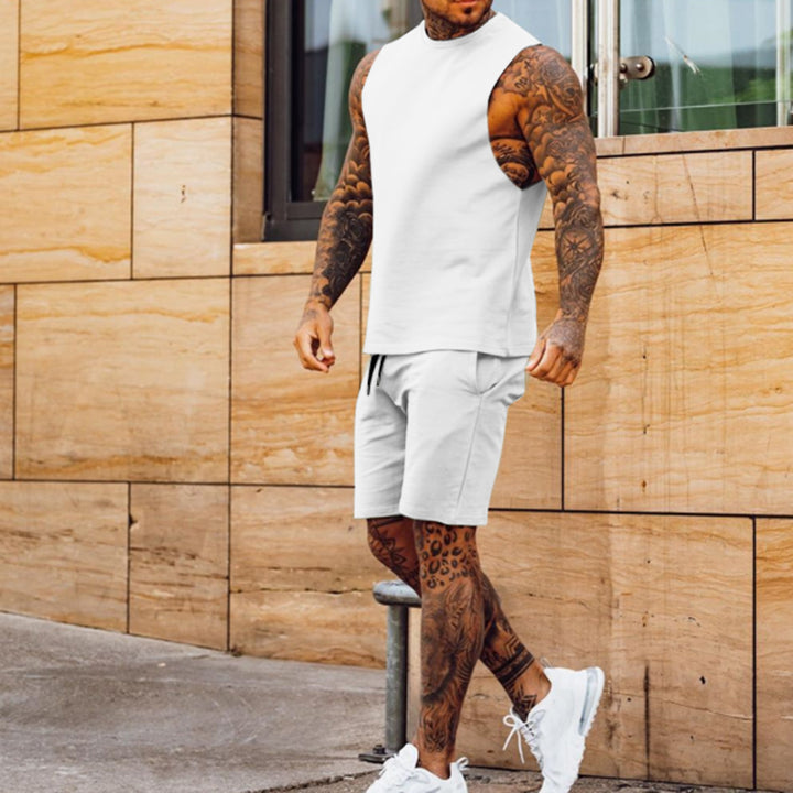 Herren sportliches Training Outfit mit ärmellosem Oberteil und Shorts Echoarchiv