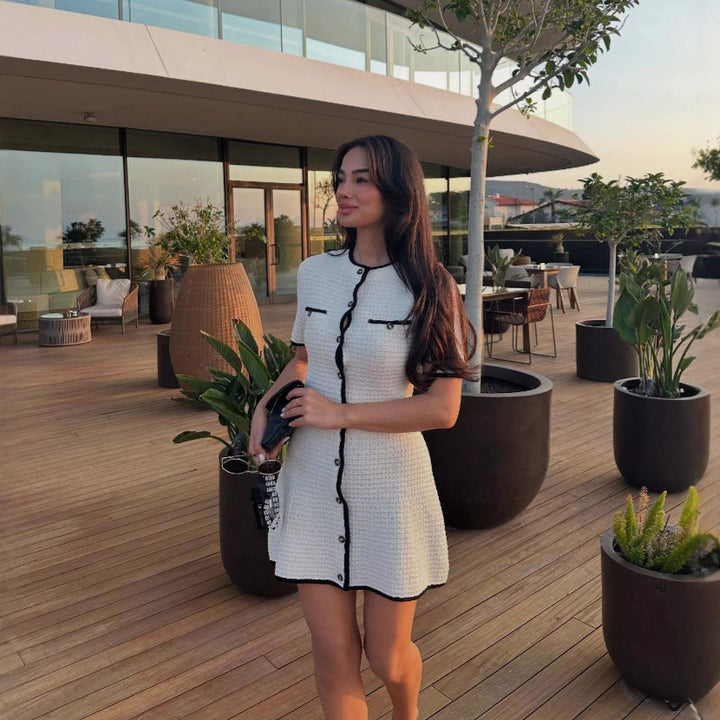 Damen modisches Shirtkleid aus strukturiertem Material mit kontrastierenden Details Echo Archiv