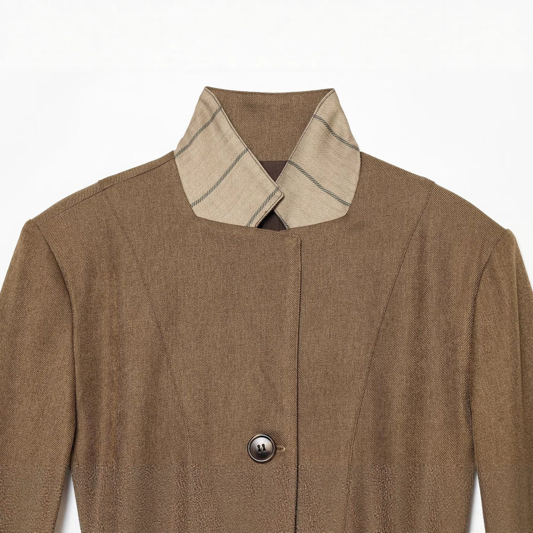 Damen Taillierter Wollblazer mit Stehkragen und Zierknopfleiste Echo Archiv