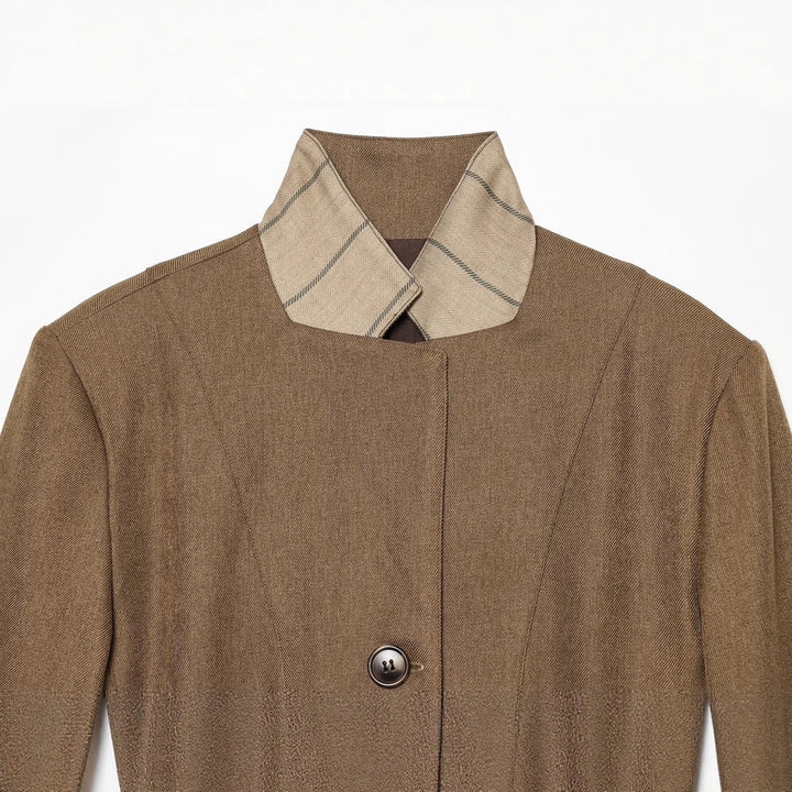 Damen Taillierter Wollblazer mit Stehkragen und Zierknopfleiste Echo Archiv