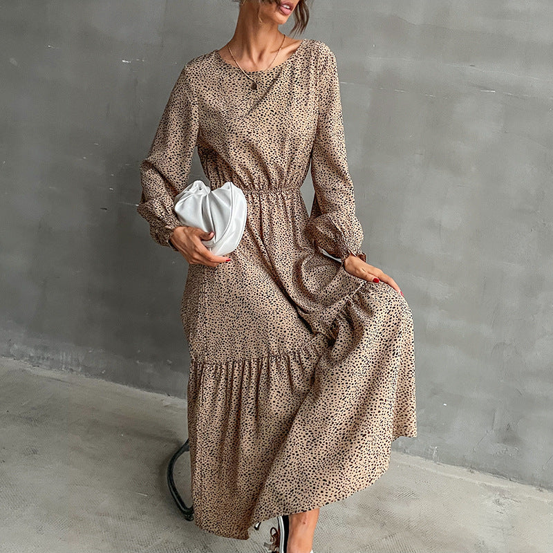 Damen Langes Stufenmaxikleid mit elastischer Taillenraffung und feinem Punkteprint Echoarchiv