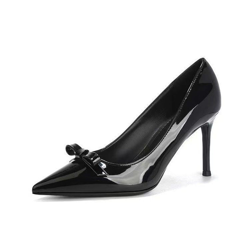 Damen Spitz zulaufende Lack-Pumps mit Zierschleife und schlankem Stiletto-Absatz – Lioré