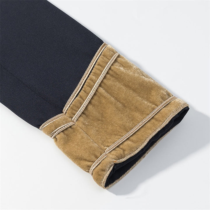 Damen Kurze militärisch inspirierte Jacke mit Stehkragen, Zierkordeln und goldbesetzten Manschetten Echo Archiv