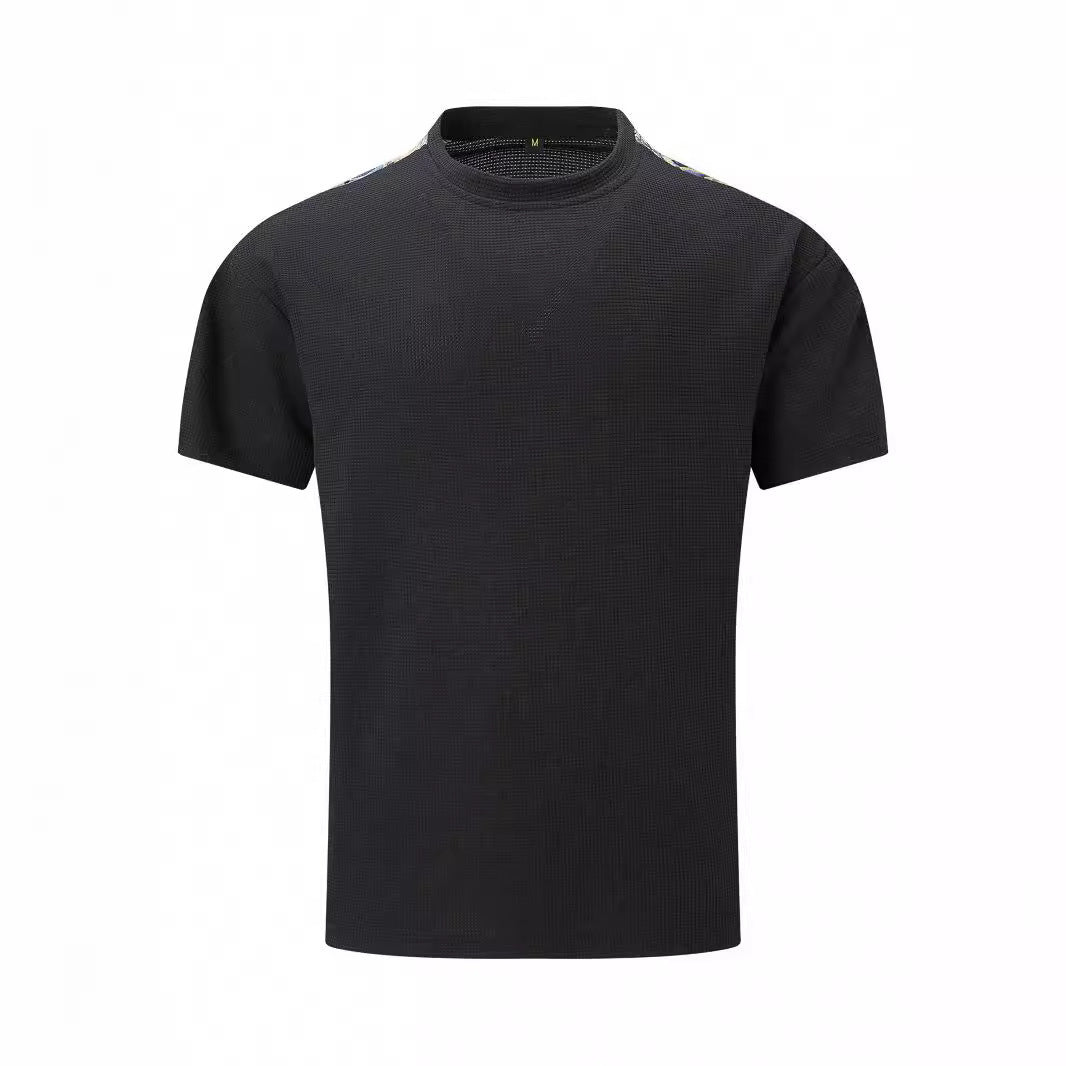 Herren atmungsaktives Kurzarm-T-Shirt mit strukturiertem Design und modernen Akzenten Echoarchiv