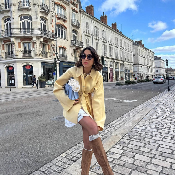 Damen Kurzmantel mit Bindegürtel, kastiger Oversize‑Silhouette und weiten Ärmeln Echoarchiv