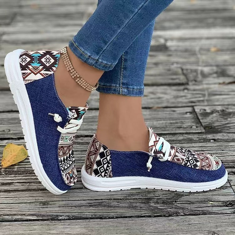 Damen Aztekische Slip-On Sneakers mit Strickoberteil und Mokassin-Naht – Névara