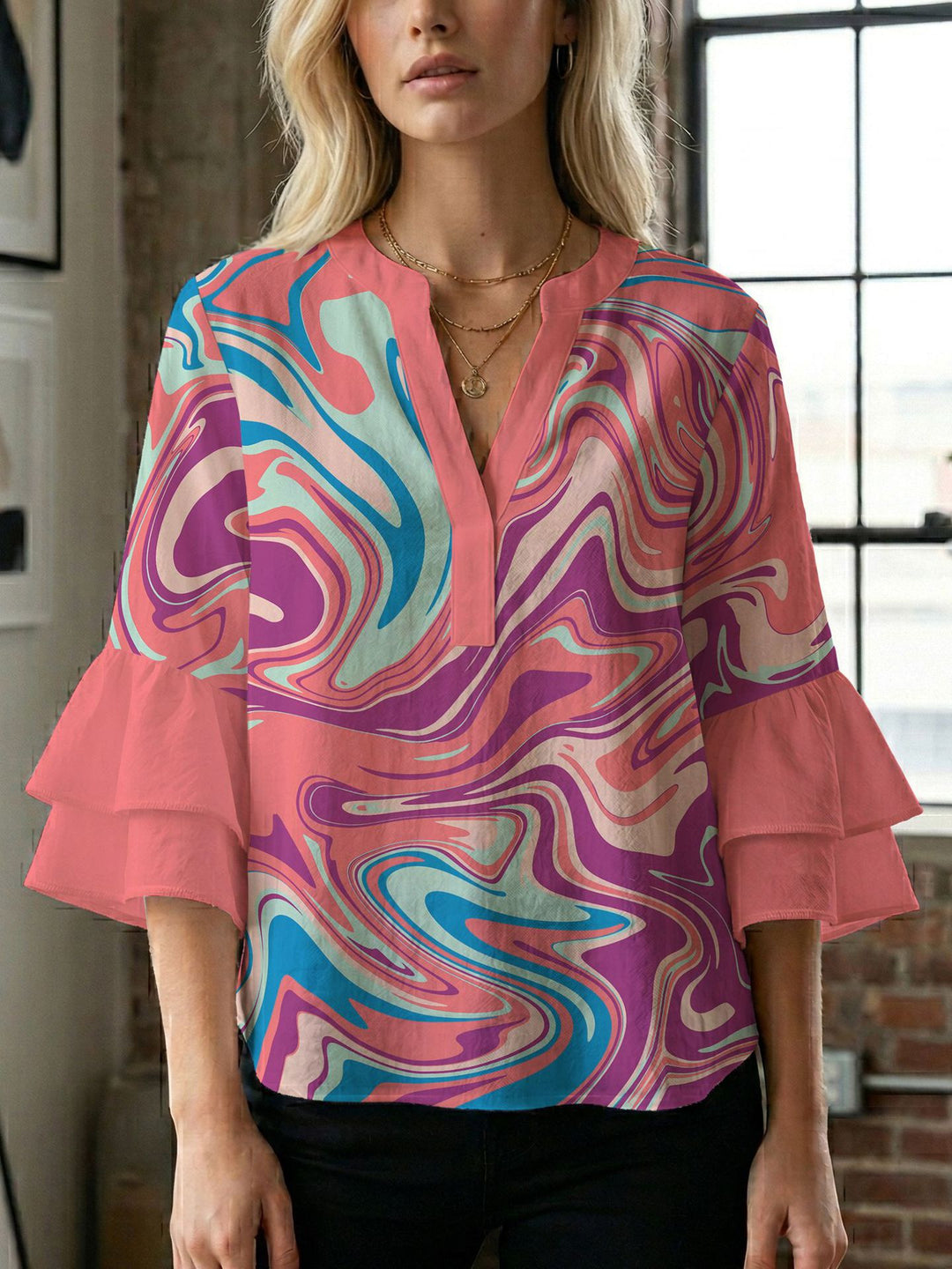 Damen Bluse mit voluminösen Flügelärmel und intensivem Blattmuster Echo Archiv