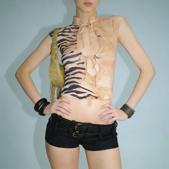 Damen Figurbetontes Kurzarm-Oberteil mit Halterneck und asymmetrischem Design Echo Archiv