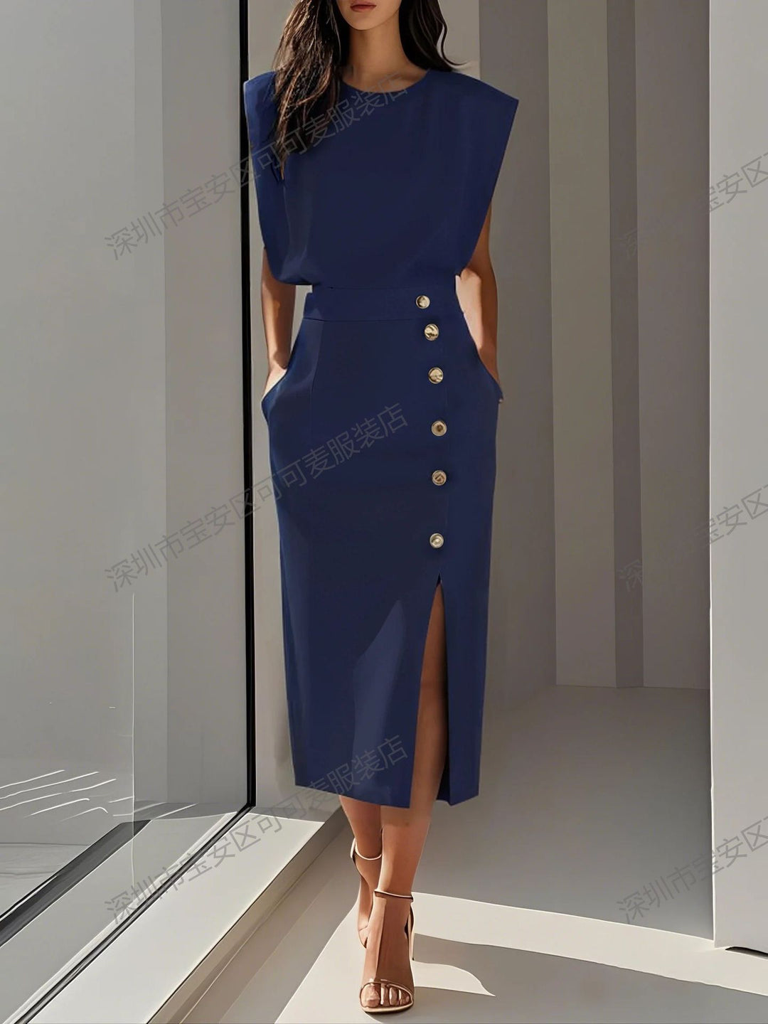 Damen Elegantes Abendkleid mit hohen Schultern und seitlichem Schlitz Echo Archiv