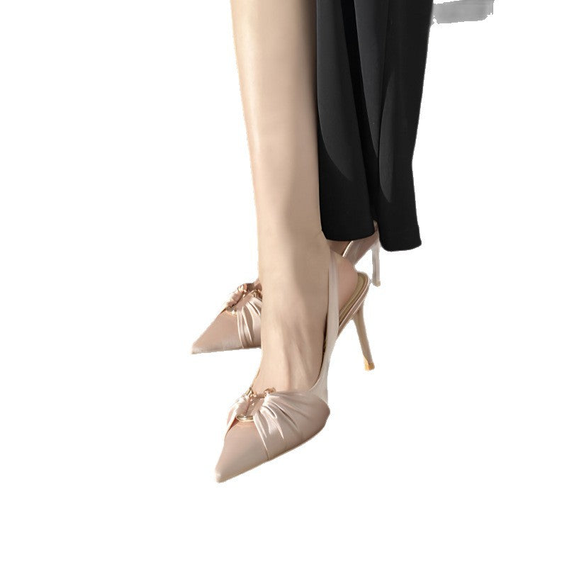Damen Spitz zulaufende Satin-Slingback-Pumps mit Raffung und Zierknoten – Lioré