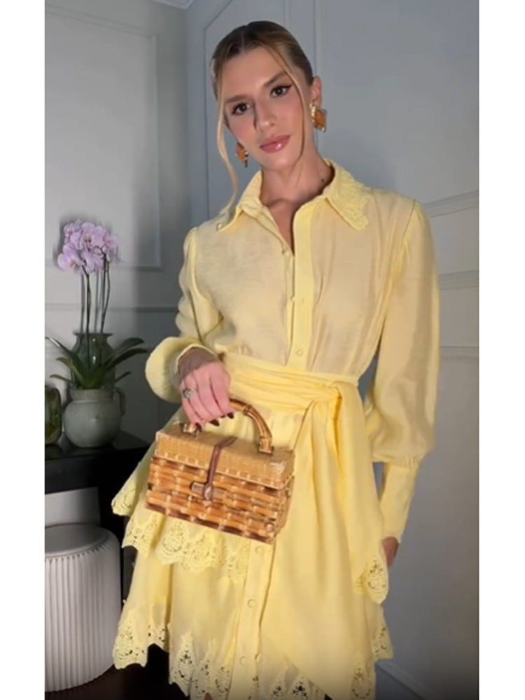Damen Leichtes Hemdblusenkleid mit Broderie-Anglaise Saum und Wickelgürtel Echoarchiv