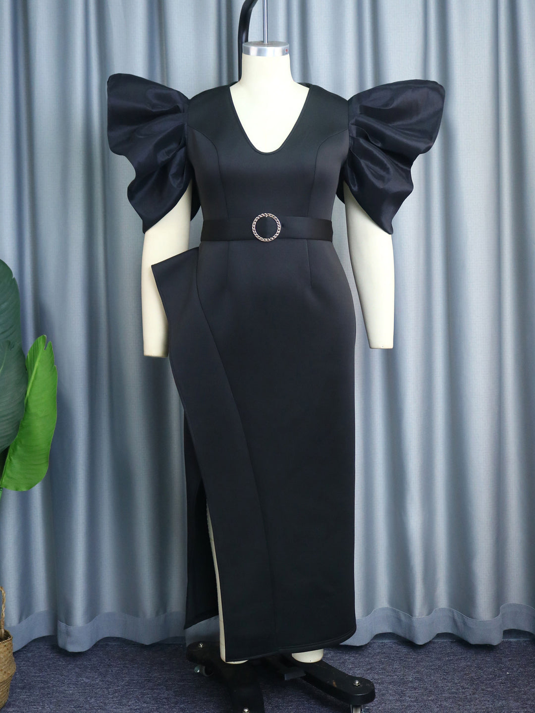 Damen Elegantes Abendkleid mit voluminösen Puffärmeln und einem stilvollen Gürtel Echo Archiv