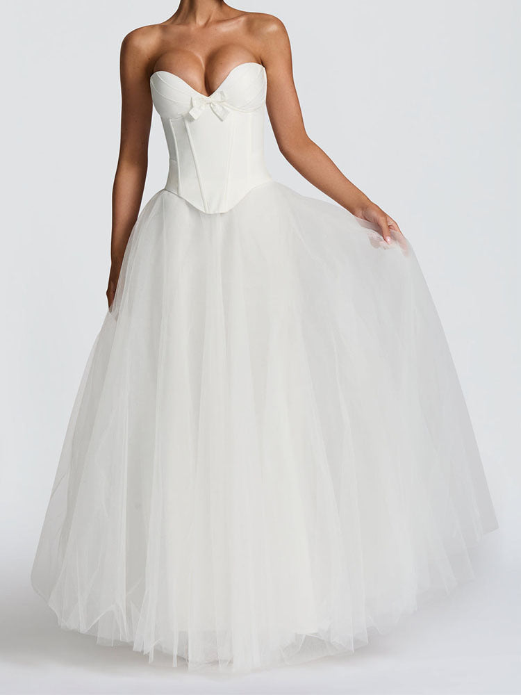 Damen Sorgfältig gestaltetes Hochzeitskleid Echo Archiv