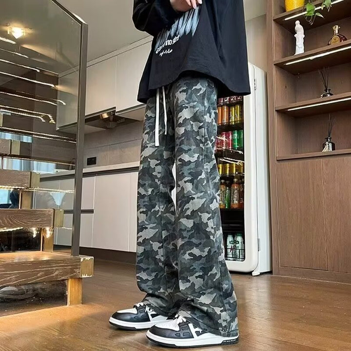 Herren weite Cargohose mit modischem Camouflage-Muster und verstellbarem Bund Echoarchiv